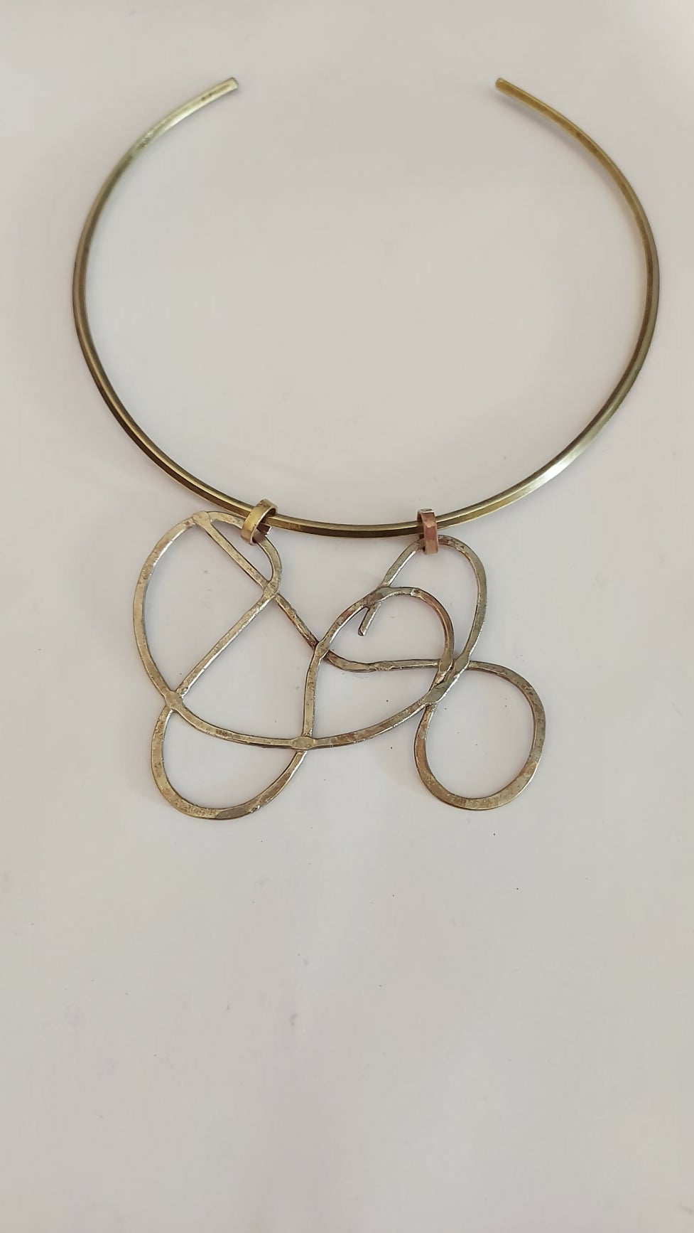 Collar de la colección Efecto Reflejo